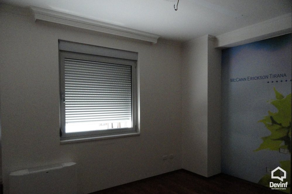 Tirane Qera Zyre 3+1+A Ambjent zyre ne zonen e Bllokut apartament qender biznesi