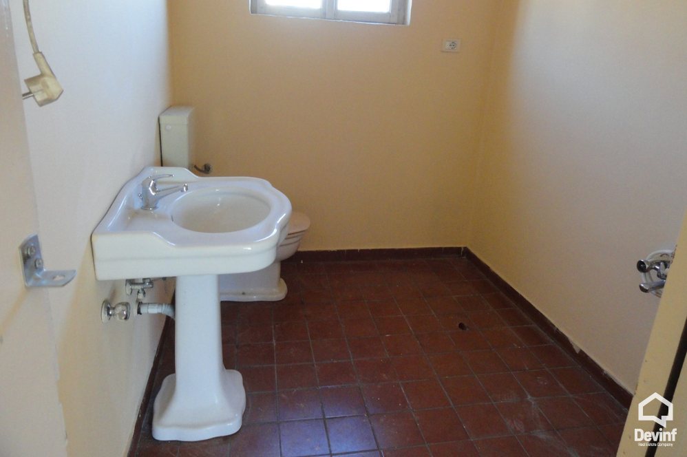Tirane For Sale Villa 3+1+A Villa in Dibra Street 