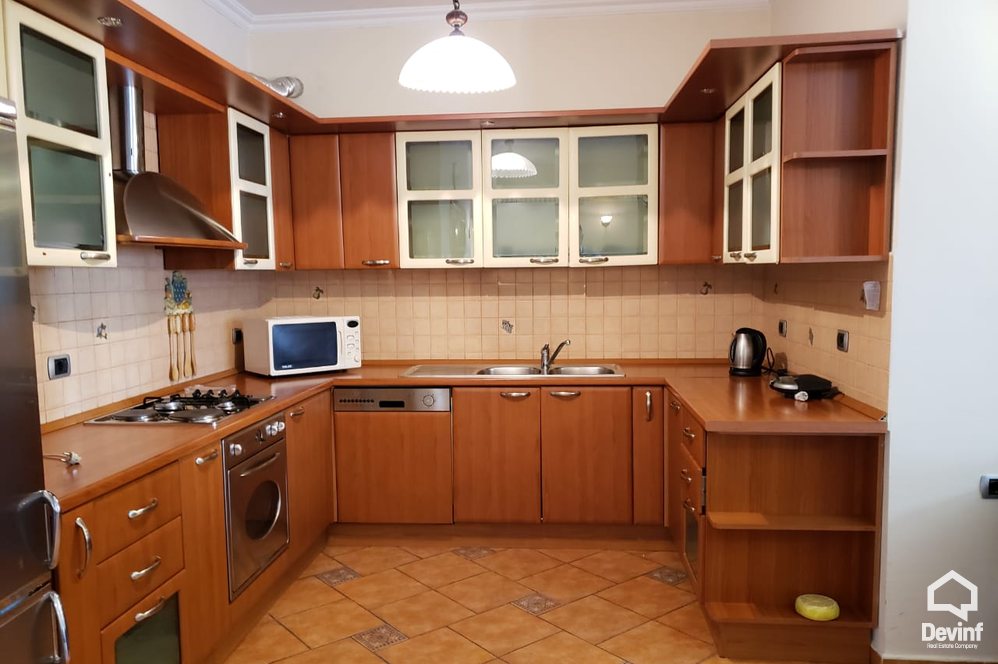 Tirane Qera Apartament 2+1+A Apartament i ri ne ne zonen e Bllokut apartament