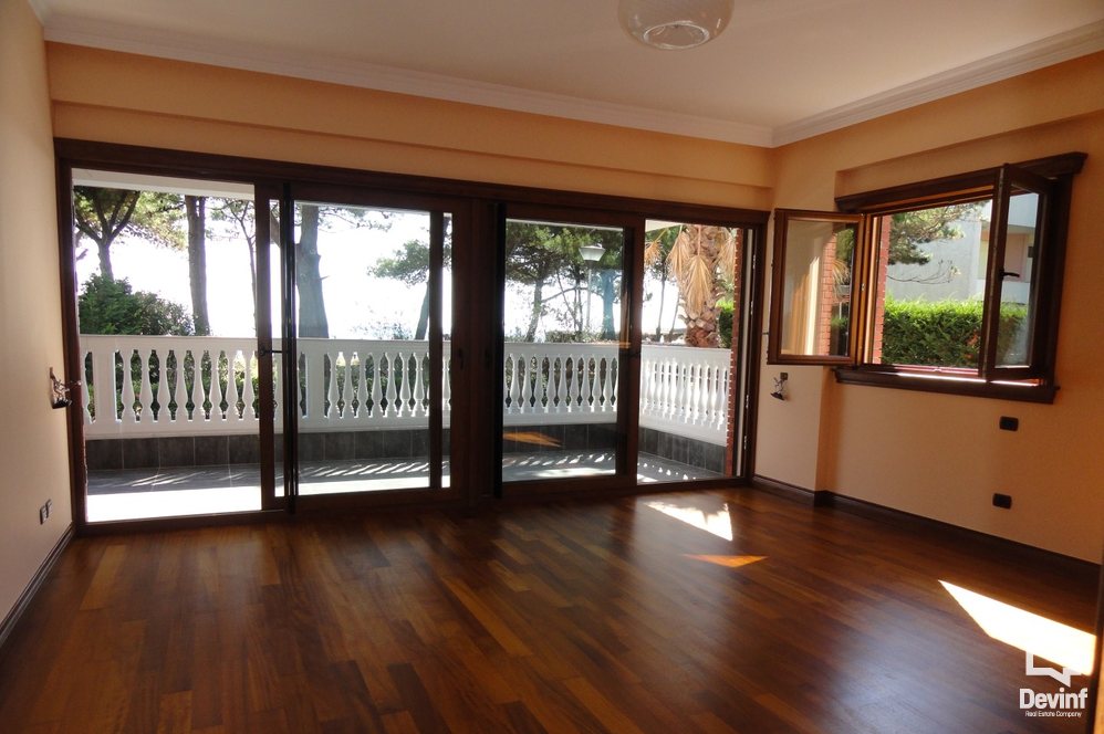 Durres For Sale Villa Me shume se 4 dhoma Adriatic coast, Durres bregdet Residential Complex