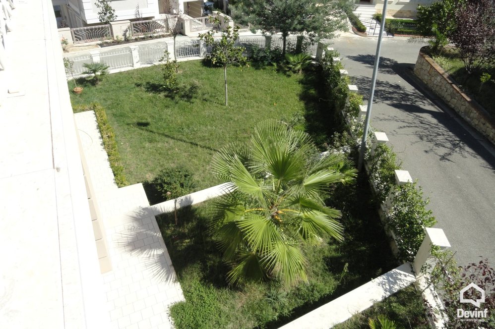 Tirane Shitje Vile Me shume se 4 dhoma Vila ndodhet ne nje kompleks rezidencial ne periferi te Tiranes  kompleks rezidencial