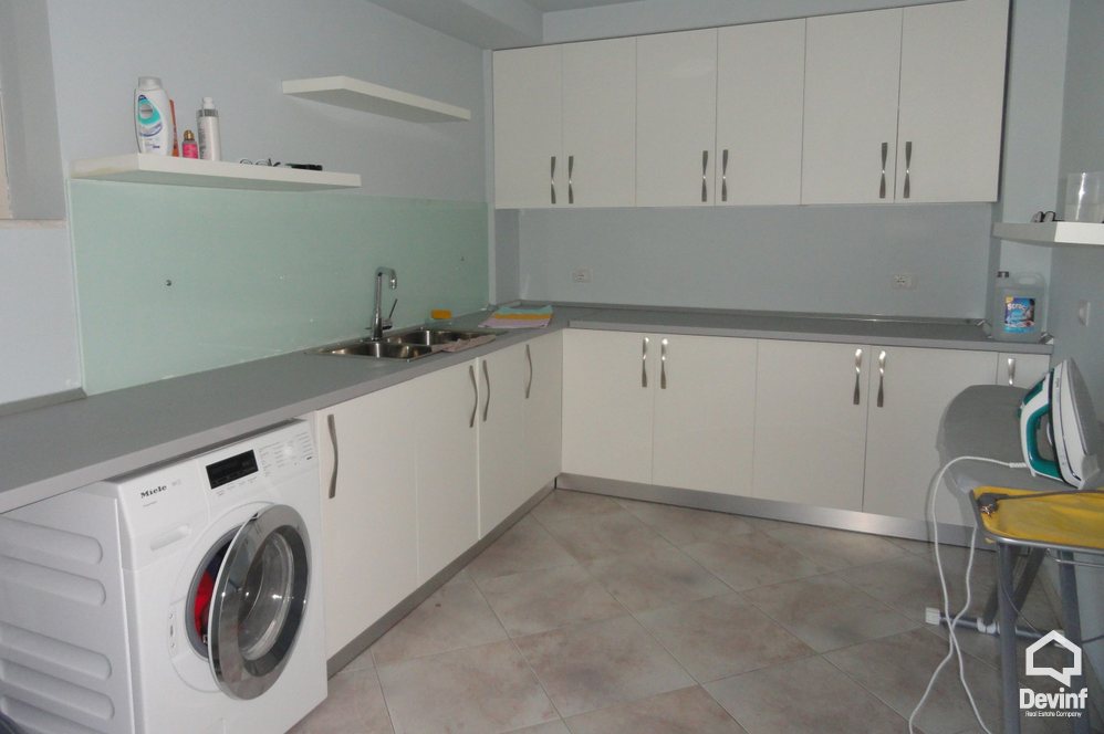 Tirane Shitje Vile Me shume se 4 dhoma Vila ndodhet ne nje kompleks rezidencial ne periferi te Tiranes  kompleks rezidencial