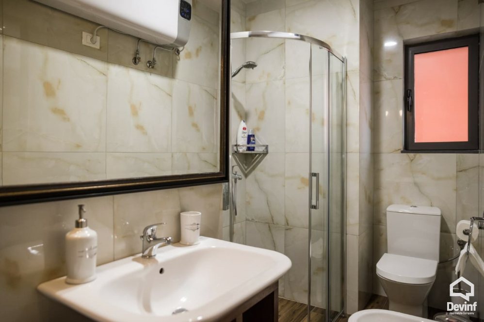 Tirane Qera Apartament 3+1+A Apartament me tre dhoma gjumi ne qender te Tiranes apartament