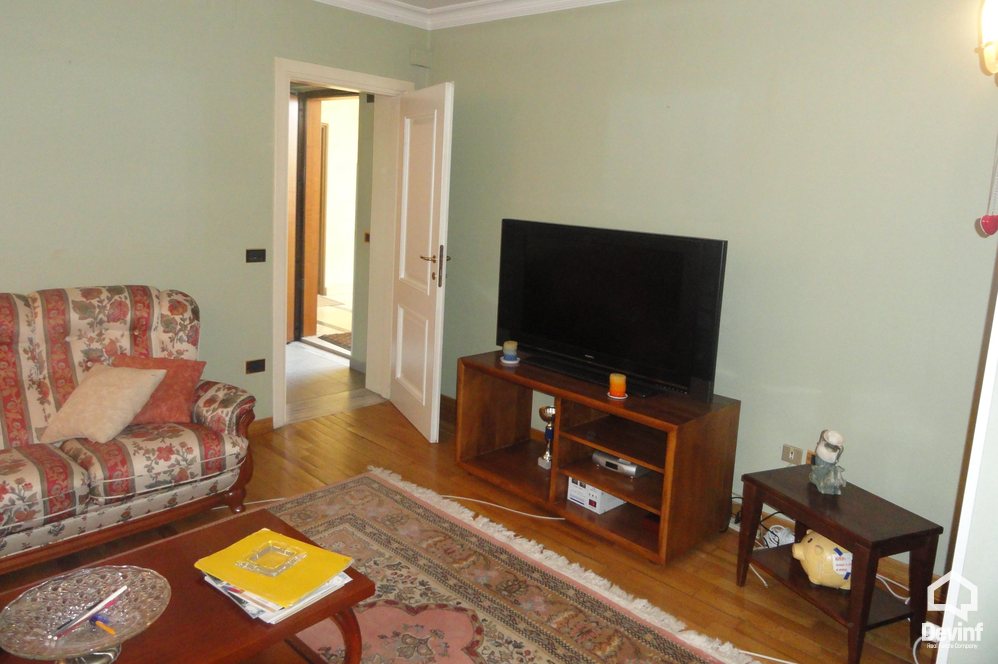 Tirane Shitje Apartament 2+1+A Apartamenti ndodhet ne qender te Tiranes, prane Sheshit Skenderbej apartament