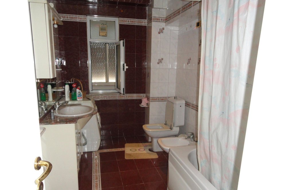 Tirane Shitje Apartament 2+1+A Apartamenti ndodhet ne qender te Tiranes, prane Sheshit Skenderbej apartament