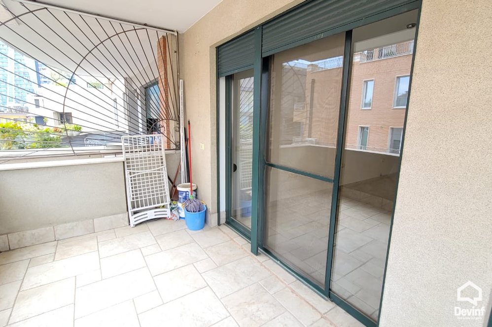 Tirane Qera Apartament 3+1+A Apartament ne nje pallat te ri qe ndodhet tek Radio Televizioni Shqiptar zyre