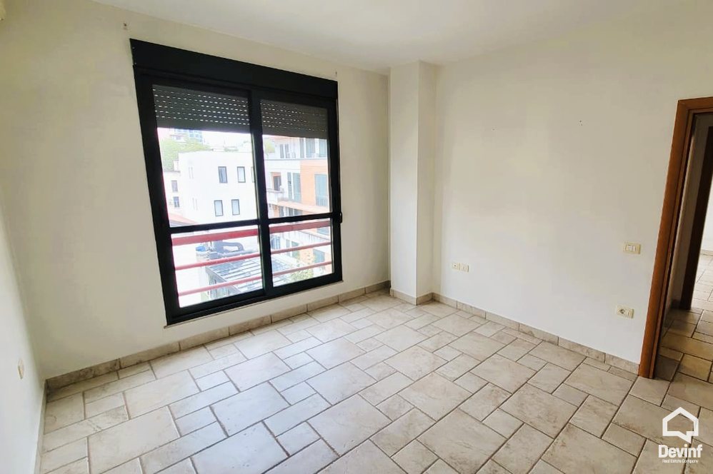 Tirane Qera Apartament 3+1+A Apartament ne nje pallat te ri qe ndodhet tek Radio Televizioni Shqiptar zyre