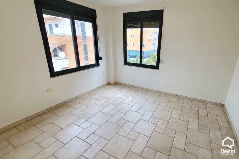 Tirane Qera Apartament 3+1+A Apartament ne nje pallat te ri qe ndodhet tek Radio Televizioni Shqiptar zyre