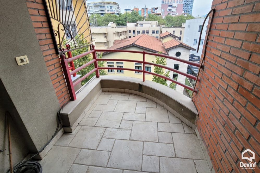 Tirane Qera Apartament 3+1+A Apartament ne nje pallat te ri qe ndodhet tek Radio Televizioni Shqiptar zyre