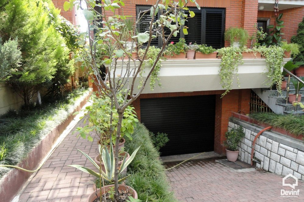 Tirane For Sale Villa Me shume se 4 dhoma The villa is located nearby Kavaja Str 
