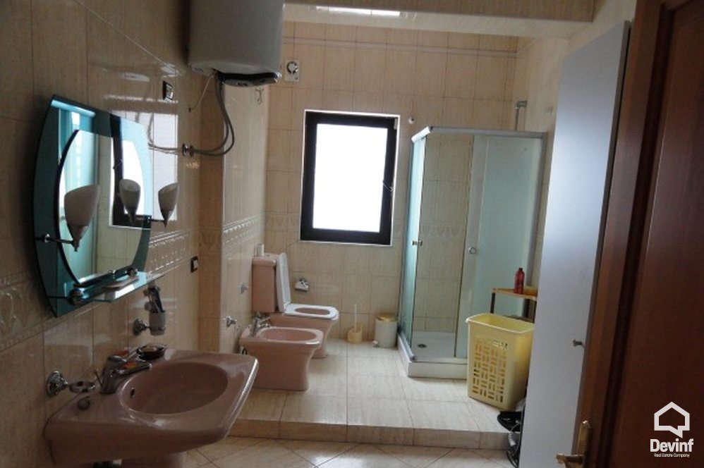 Tirane Qera Apartament 3+1+G Apartament ne nje ndertim privat rezidencial mbrapa Ambasades se ShBA apartament