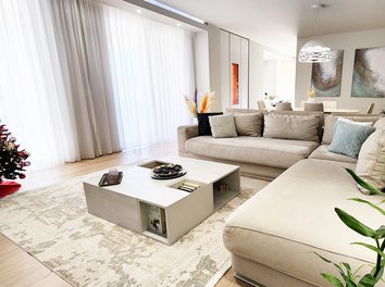 Apartament Shitje Rruga Shyqyri Brari, prane piceri Pavarotti, zona e kopshtit Zoologjik