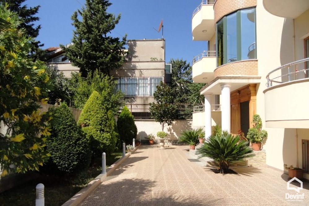 Tirane Shitje Vile Me shume se 4 dhoma Vila ndodhet prane ish Kinostudios Shqiperia e Re toke industriale