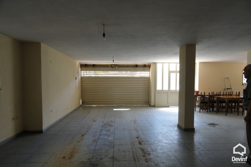 Tirane Shitje Vile Me shume se 4 dhoma Vila ndodhet prane ish Kinostudios Shqiperia e Re toke industriale