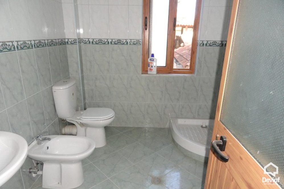 Tirane Shitje Vile Me shume se 4 dhoma Vila ndodhet prane ish Kinostudios Shqiperia e Re toke industriale