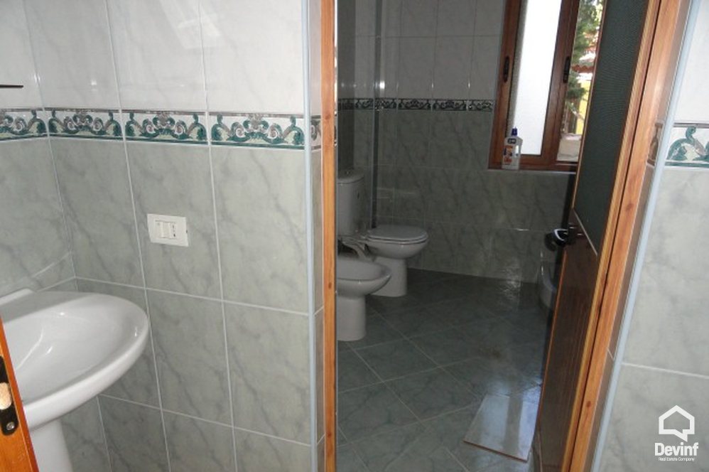 Tirane Shitje Vile Me shume se 4 dhoma Vila ndodhet prane ish Kinostudios Shqiperia e Re toke industriale