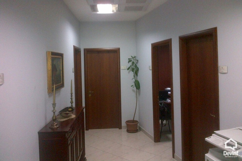 Tirane For Sale Office Me shume se 4 dhoma Durres Street, close to Zogu i Zi Square Office