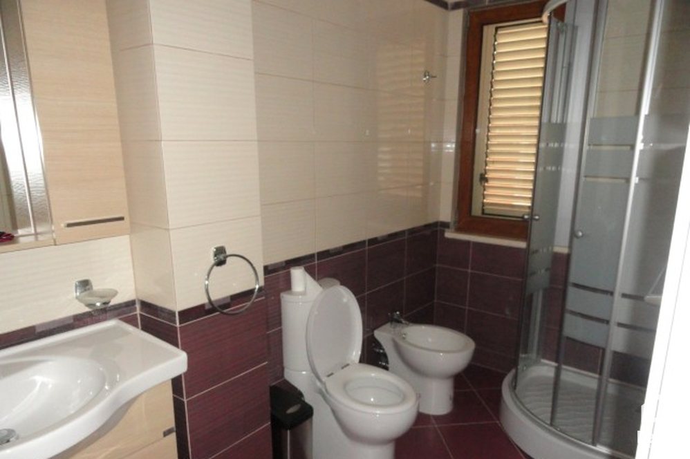 Tirane Shitje Vile Me shume se 4 dhoma Vile ne ne nje kompleks vilash prane kopshtit botanik te Tiranes  kompleks rezidencial