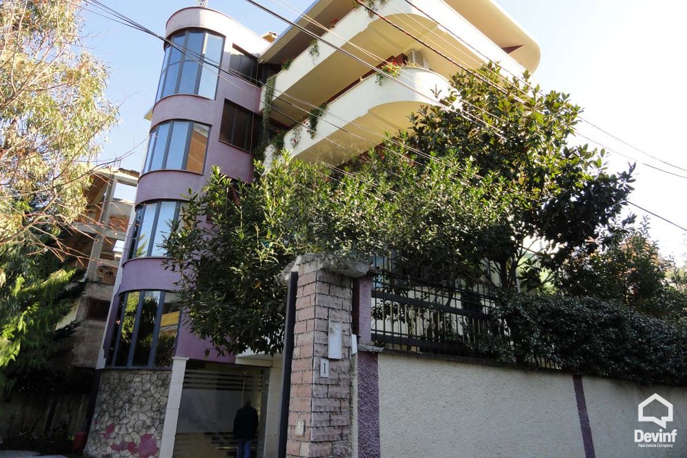 Tirane For Sale Hotel Me shume se 4 dhoma Near by the Elbasani Street 