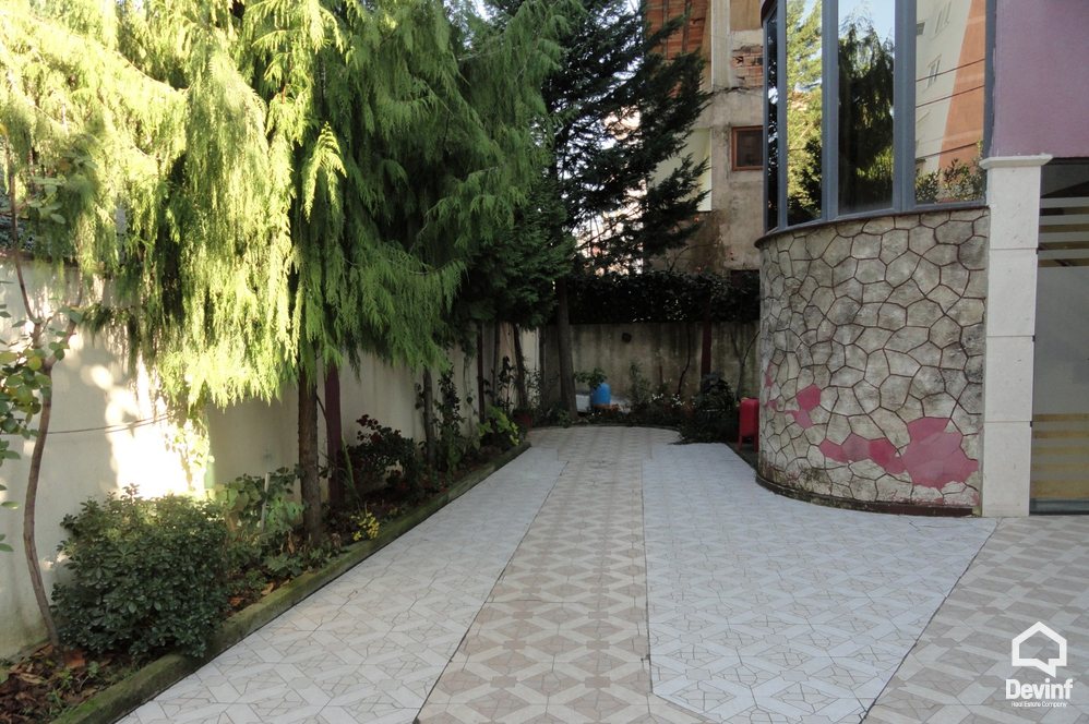 Tirane For Sale Hotel Me shume se 4 dhoma Near by the Elbasani Street 