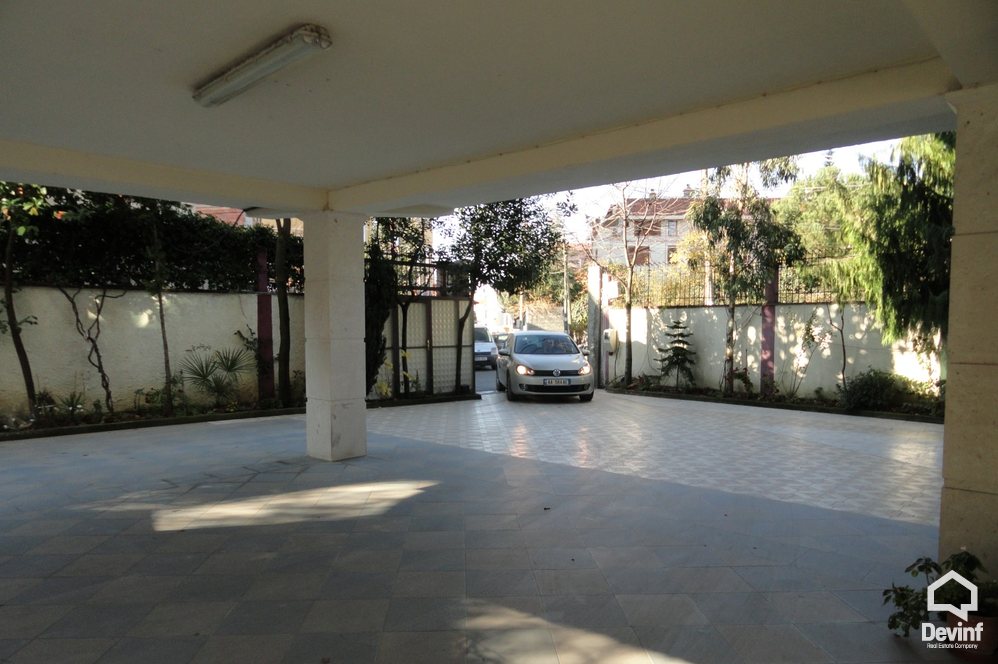 Tirane For Sale Hotel Me shume se 4 dhoma Near by the Elbasani Street 
