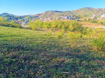 Toke Shitje Toka ndodhet tek Unaza e Re, prane Qendres tregetare TEG