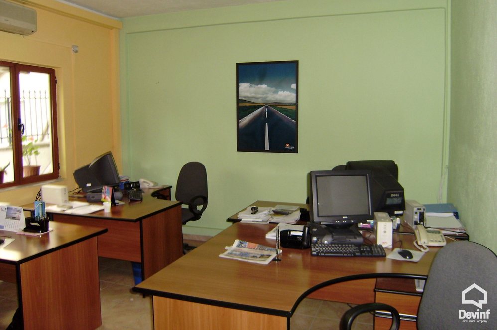 Tirane Qera Vile  Vile ne zonen e Bllokut zyre