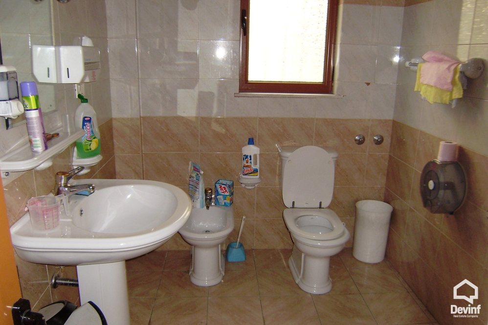 Tirane Qera Vile  Vile ne zonen e Bllokut zyre