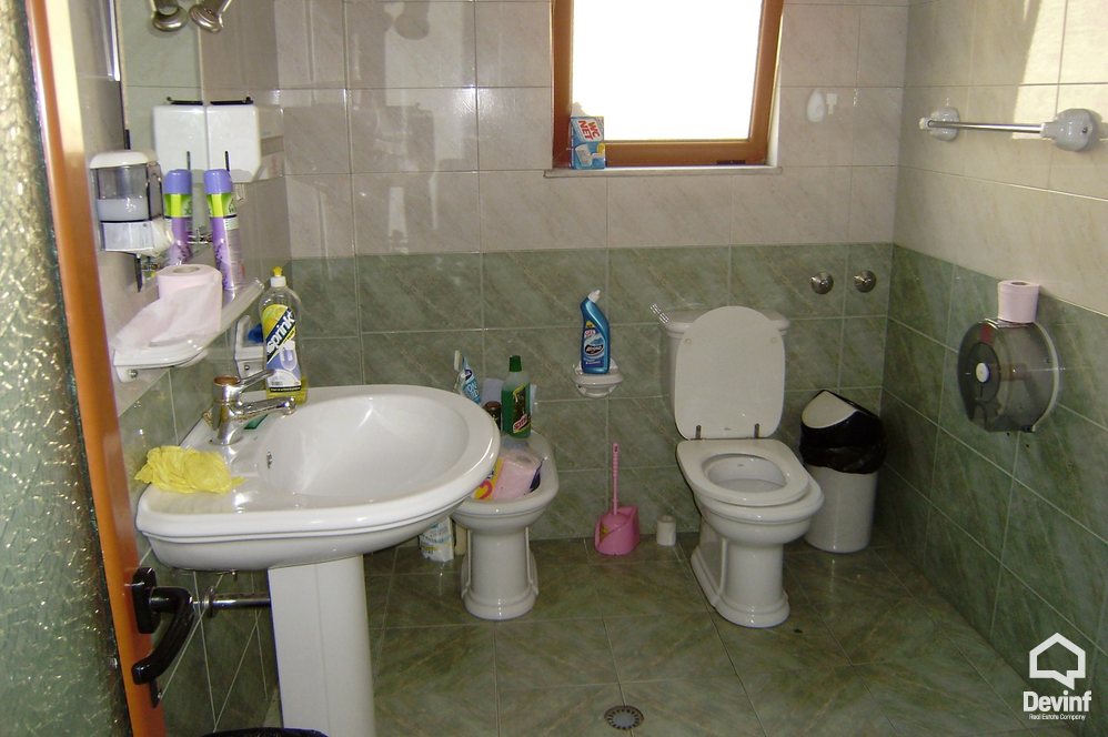 Tirane Qera Vile  Vile ne zonen e Bllokut zyre