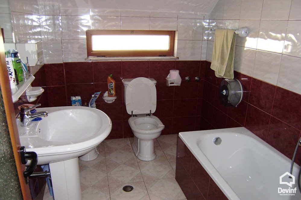Tirane Qera Vile  Vile ne zonen e Bllokut zyre
