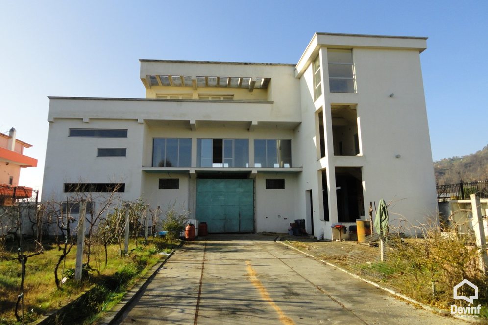 Tirane Qera Ndertese Multifunksionale  Objekti ndodhet ne rrugen per ne Aeroportin Nene Tereza apartament