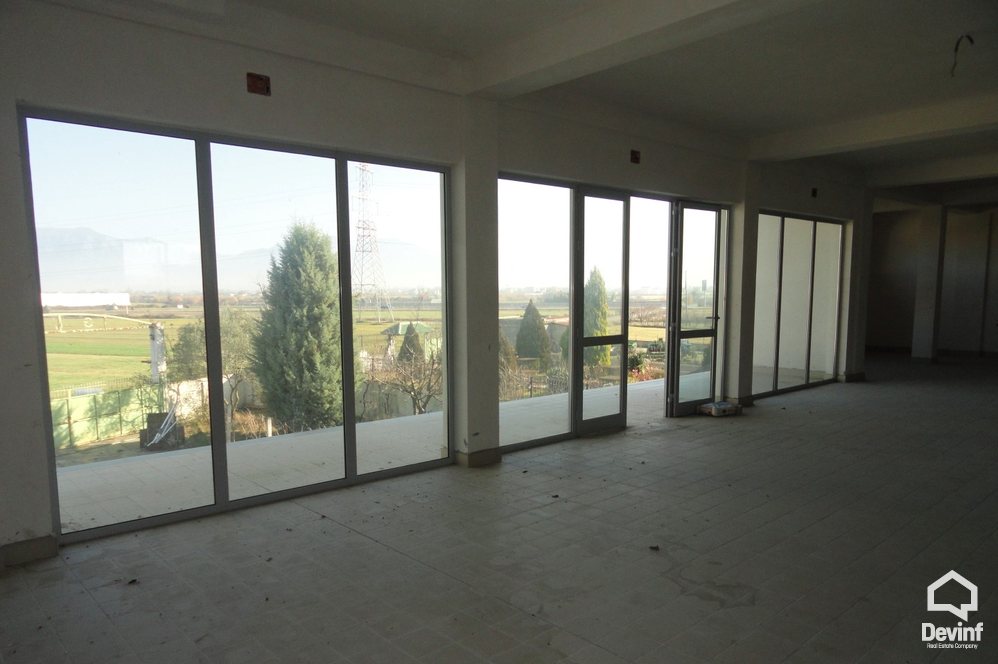 Tirane Qera Ndertese Multifunksionale  Objekti ndodhet ne rrugen per ne Aeroportin Nene Tereza apartament