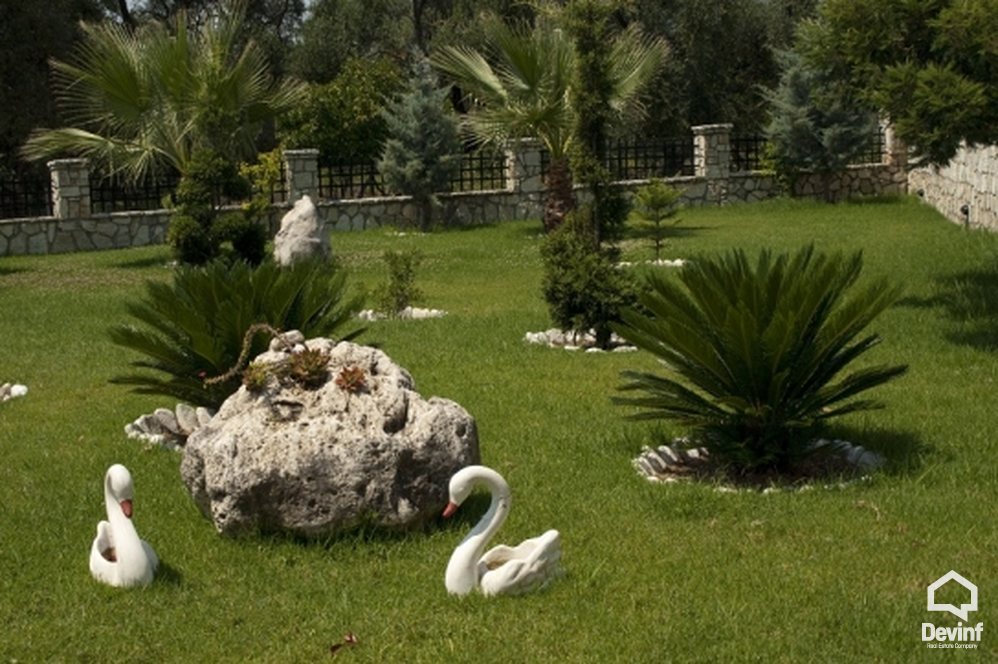 Himare Shitje Hotel Me shume se 4 dhoma Himare apartament