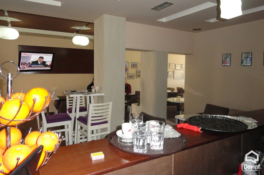 Tirane Shitje Bar-Restorant  Rruga Komuna e Parisit toke per ndertim