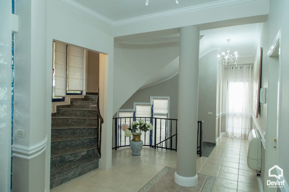 Tirane Qera Vile 4+1+G Vila ndodhet prane Klubit Sportiv Dinamo vile