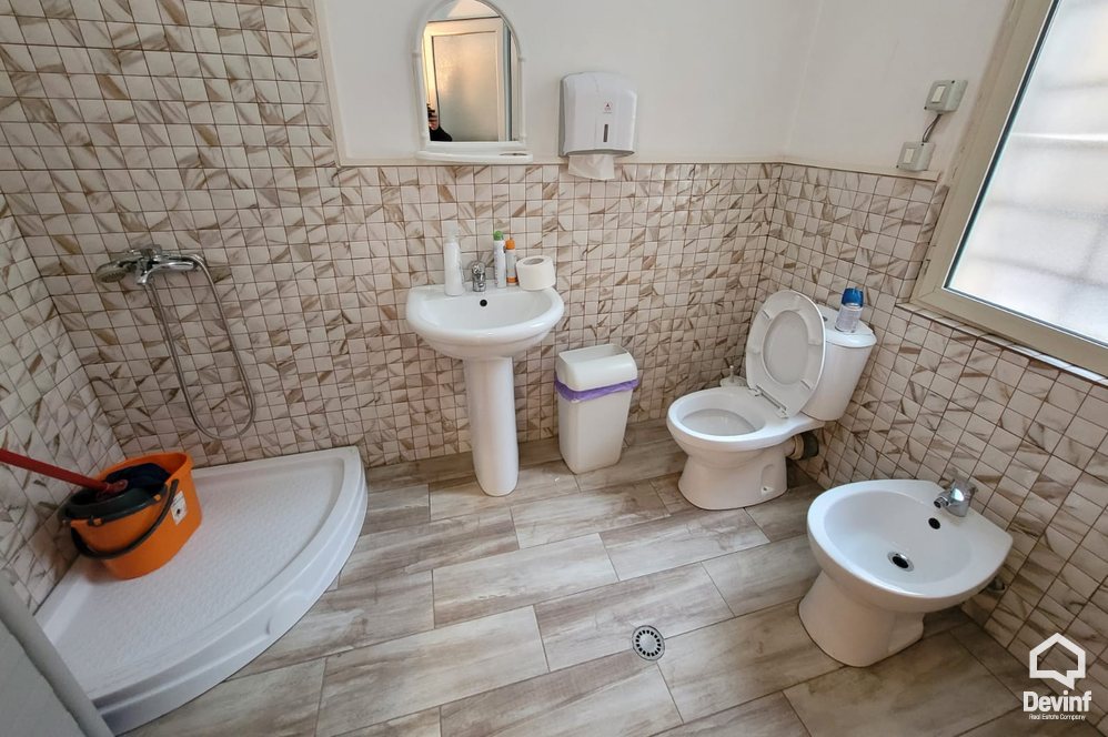 Tirane Qera Zyre  Zyre ne zonen e Blokut Zyre qender estetike qender masazhi spa studio ligjore shkolle kursesh