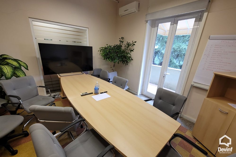 Tirane Qera Zyre  Zyre ne zonen e Blokut Zyre qender estetike qender masazhi spa studio ligjore shkolle kursesh