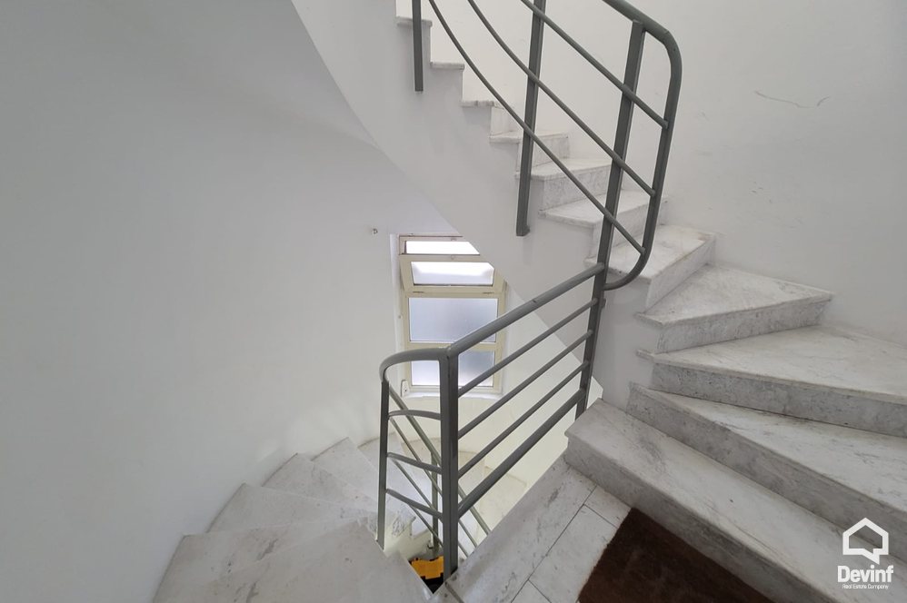 Tirane Qera Zyre  Zyre ne zonen e Blokut Zyre qender estetike qender masazhi spa studio ligjore shkolle kursesh