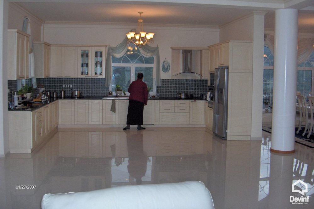 Tirane For Sale Villa Me shume se 4 dhoma Linze, Dajt 