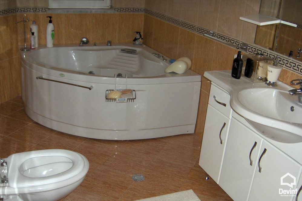 Tirane For Sale Villa Me shume se 4 dhoma Linze, Dajt 