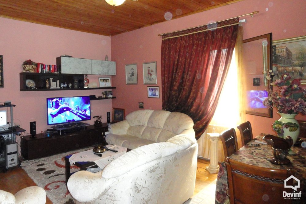 Tirane For Sale Houses Me shume se 4 dhoma Ali Visha Street, close to Student City. 