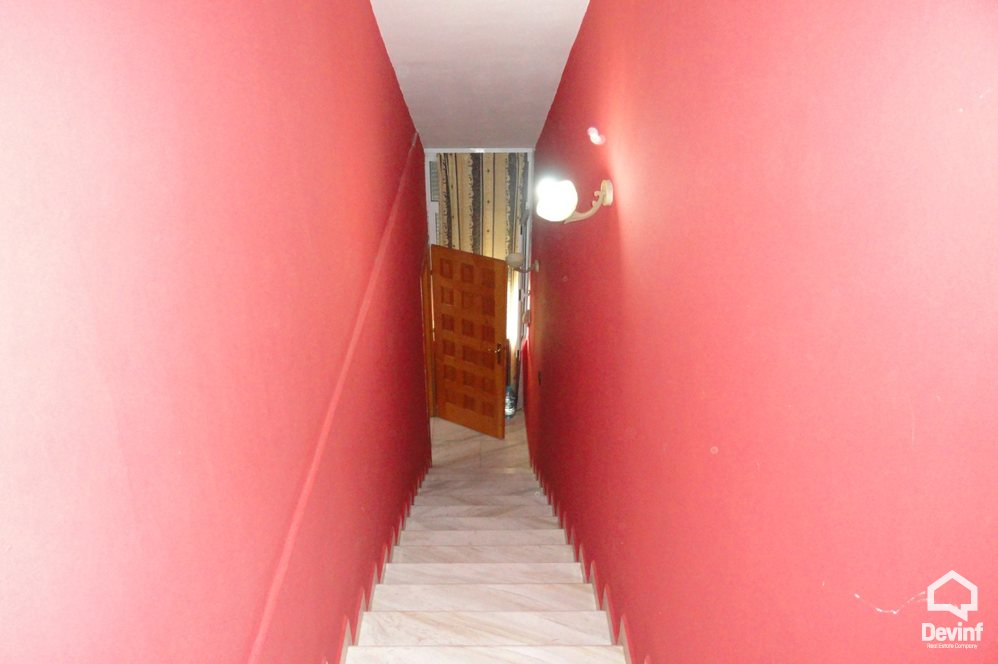 Tirane For Sale Houses Me shume se 4 dhoma Ali Visha Street, close to Student City. 