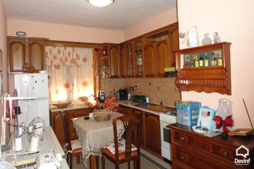 Tirane For Sale Houses Me shume se 4 dhoma Ali Visha Street, close to Student City. 