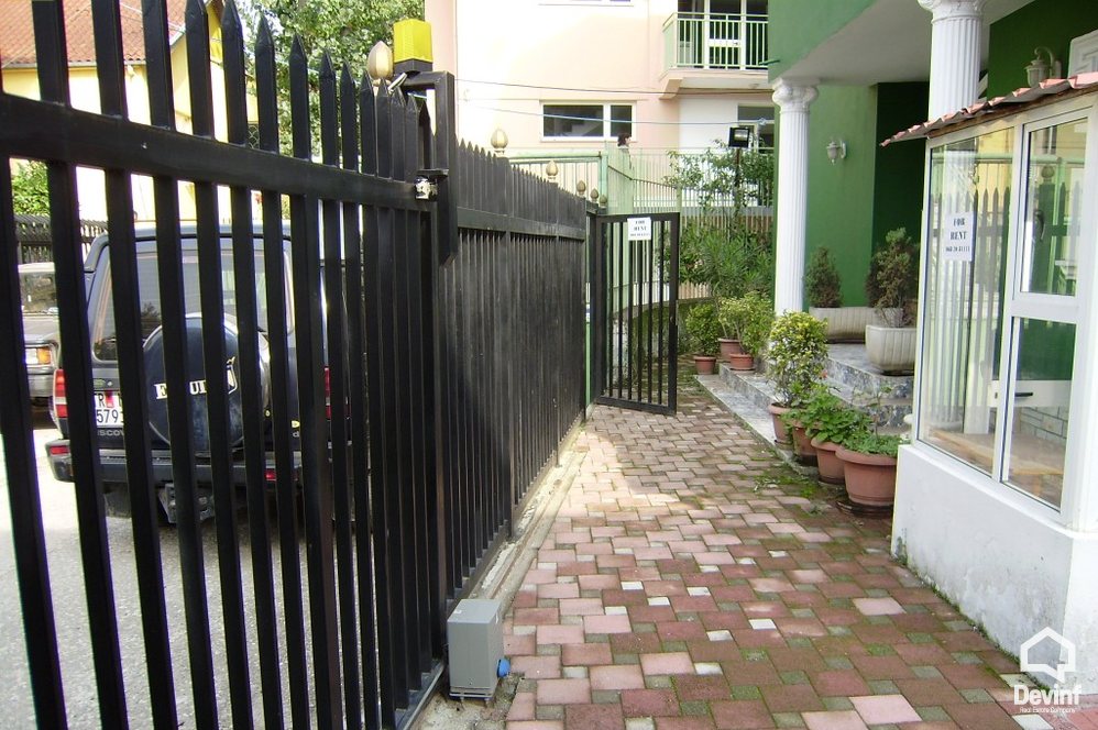 Tirane For Rent Villa Me shume se 4 dhoma Villa located close to Elbasan Street Villa