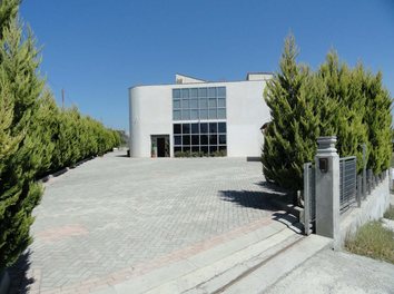 Ndertese Multifunksionale Qera Objekt 3 katesh ne Autostraden Tirane Durres