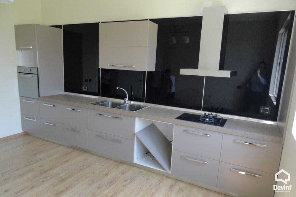 Tirane For Rent Villa Me shume se 4 dhoma The villa is positioned in Sauk area Villa