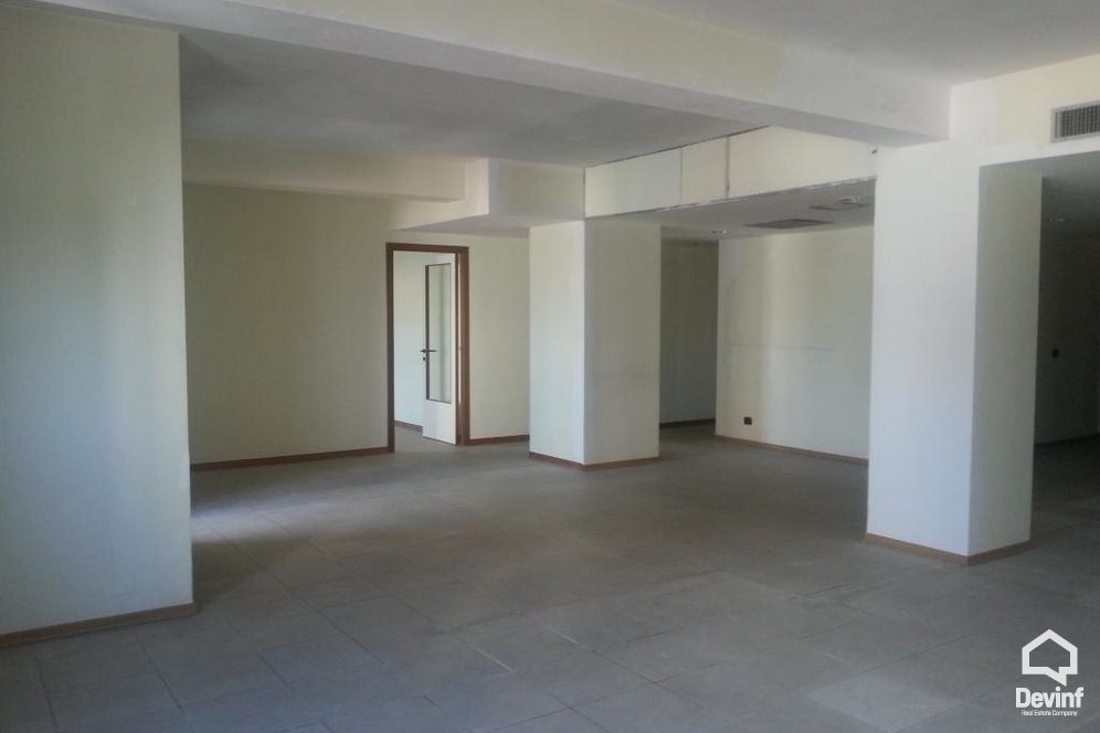 Tirane Qera Zyre  Zyre ne nje qender biznesi qe ndodhet ne qender te Tiranes zyre qender biznesi