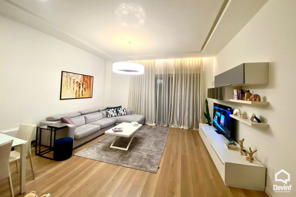 Tirane Shitje Apartament 2+1+A Apartament ne zonen prane Stacionit te Trenit zyre