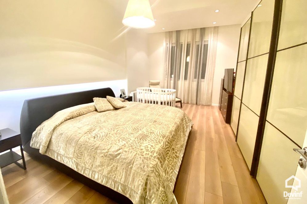 Tirane Shitje Apartament 2+1+A Apartament ne zonen prane Stacionit te Trenit zyre