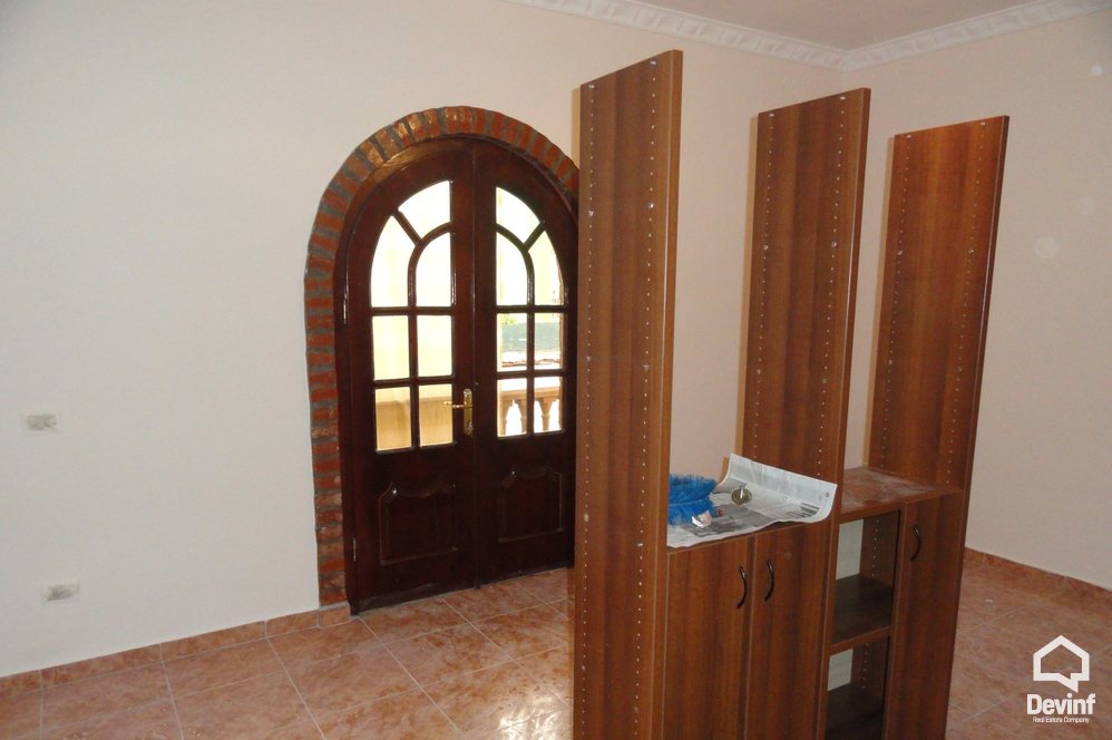 Tirane Qera Zyre 3+1 Zyra ne nje vile qe ndodhet ne qender te Tiranes zyre kat vile
